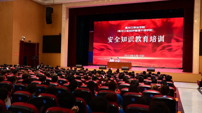 成人教育的收费标准存在较大差异，主要体现在以下几个方面：